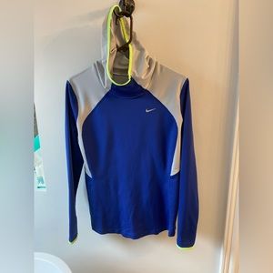 Nike•DryFit•Pullover